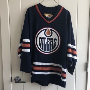 Adult Edmonton Oilers jersey, size M